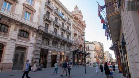 Bari, pronta l'ordinanza: per i negozi orario continuato e chiusura alle 19